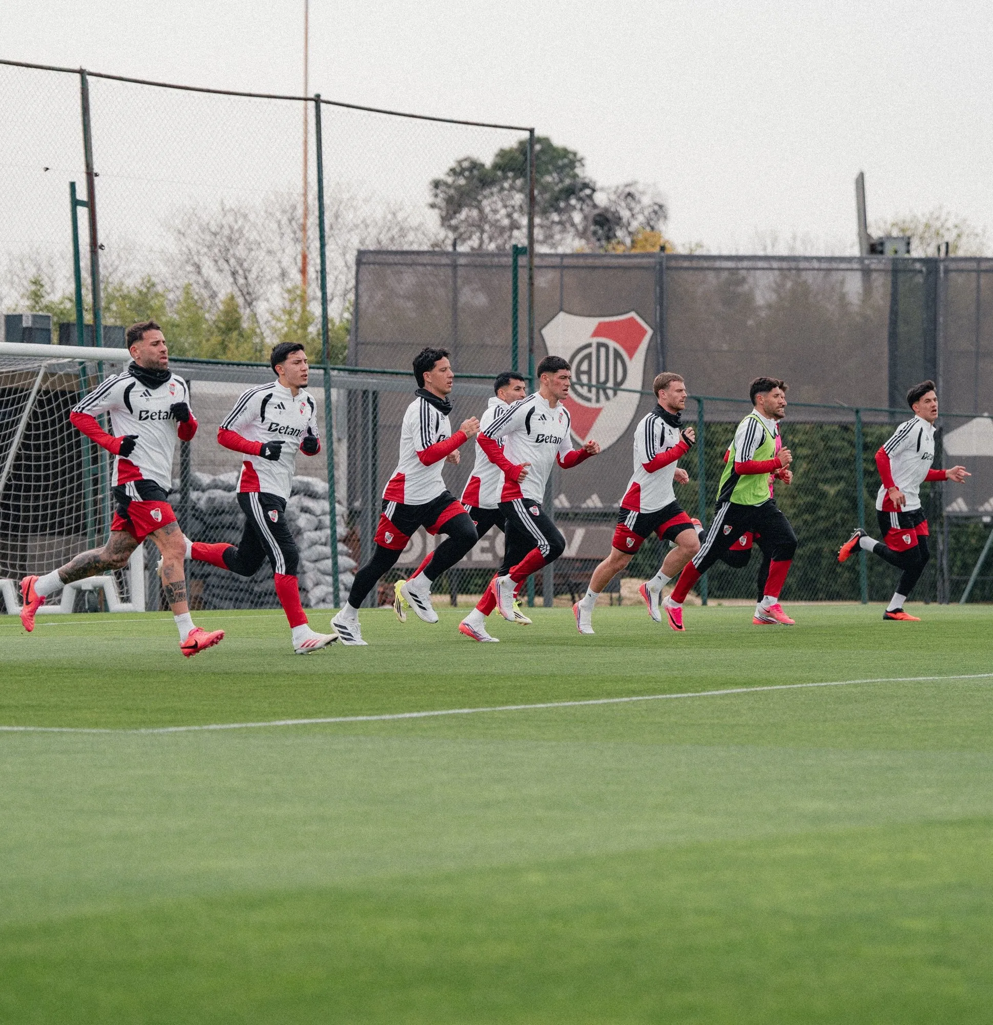 River se viene entrenando en el Camp de Ezeiza con miras al amistoso con Vélez.