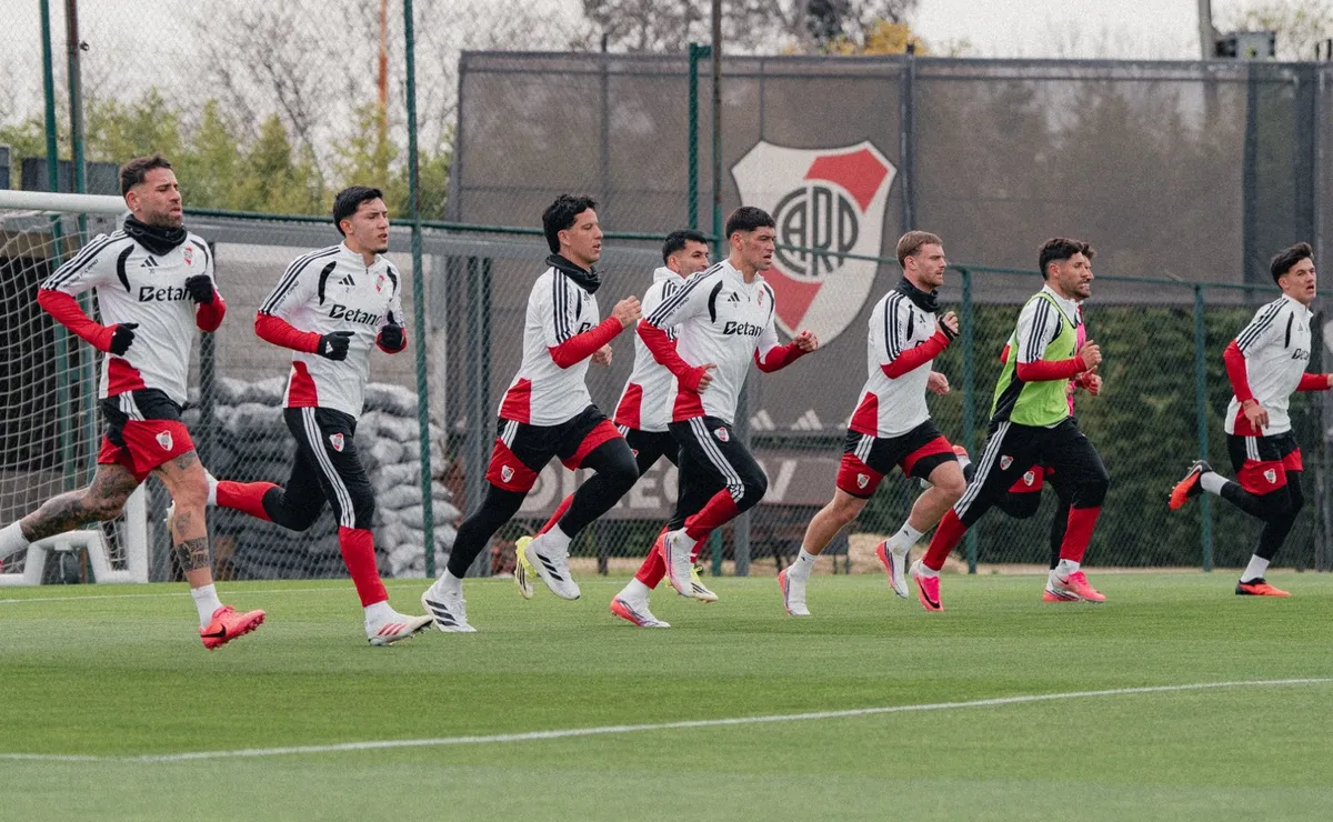 Algunos futbolístas tendrían su chance ante Vélez.