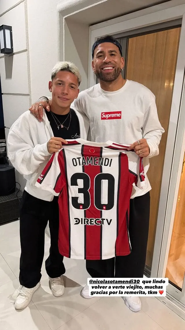 La foto del reencuentro entre Prestianni y Otamendi. (Instagram)