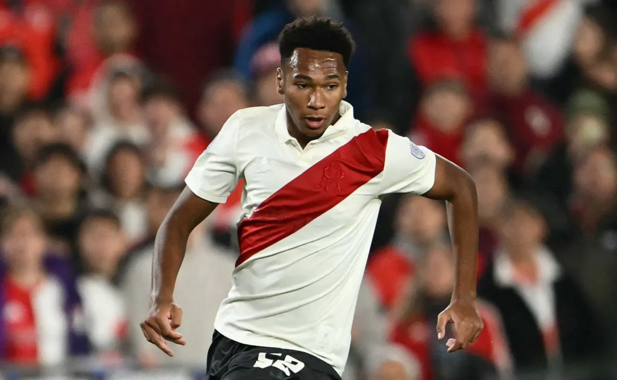 El argentino-nigeriano tendrá su primer vínculo contractual.