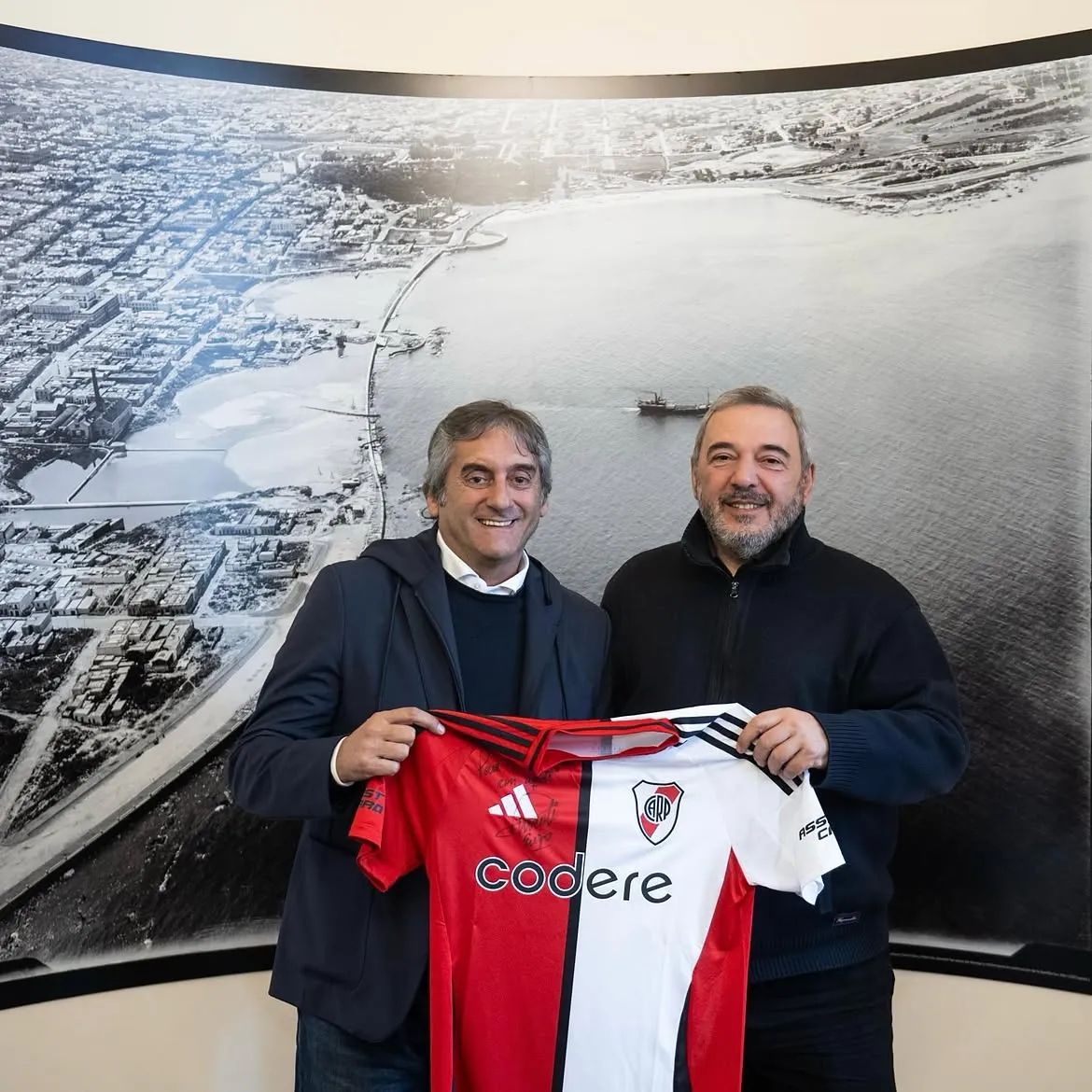 El encuentro de Francescoli con Mario Bergara, Intendente de Montevideo (Foto: Instagram).