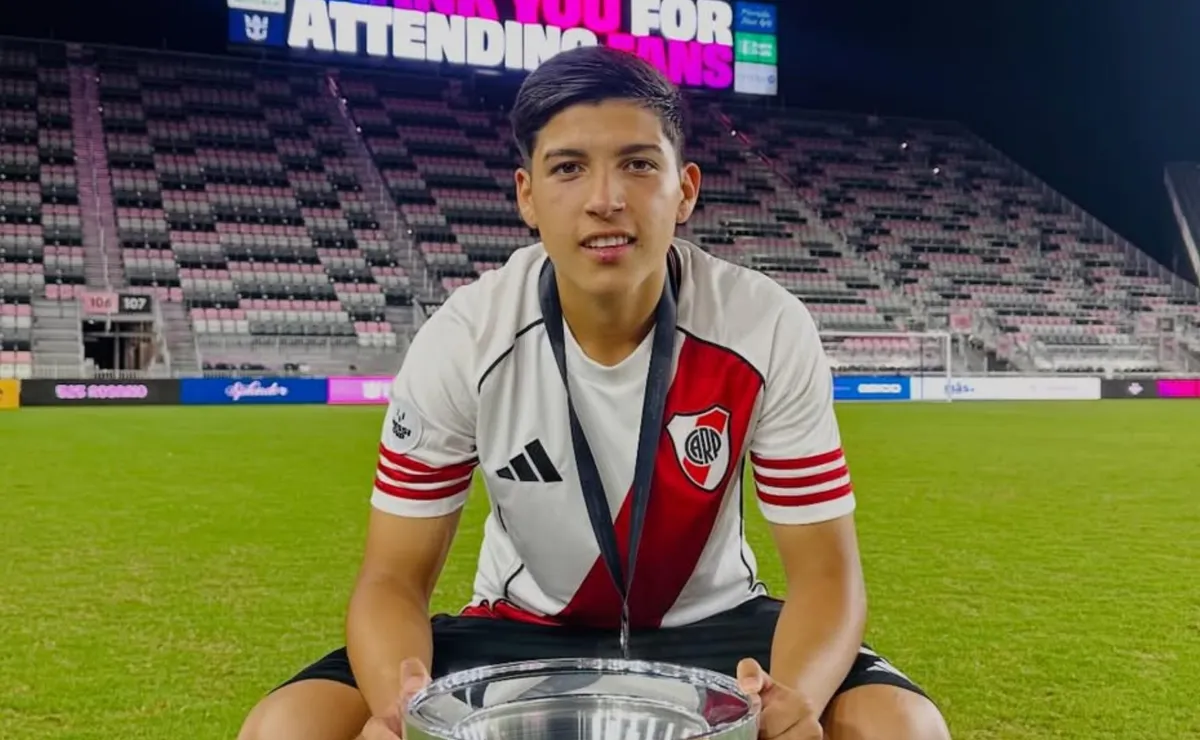 El delantero no tiene contrato aún.