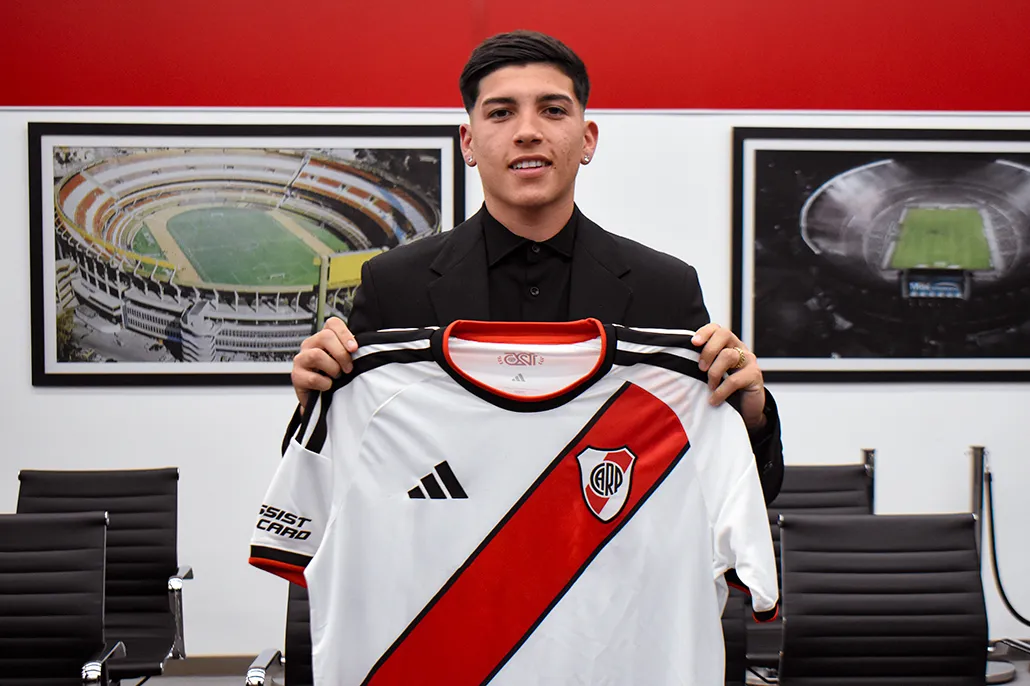 Bruno Cabral firmó su primer contrato en River aún sin haber debutado en Reserva.