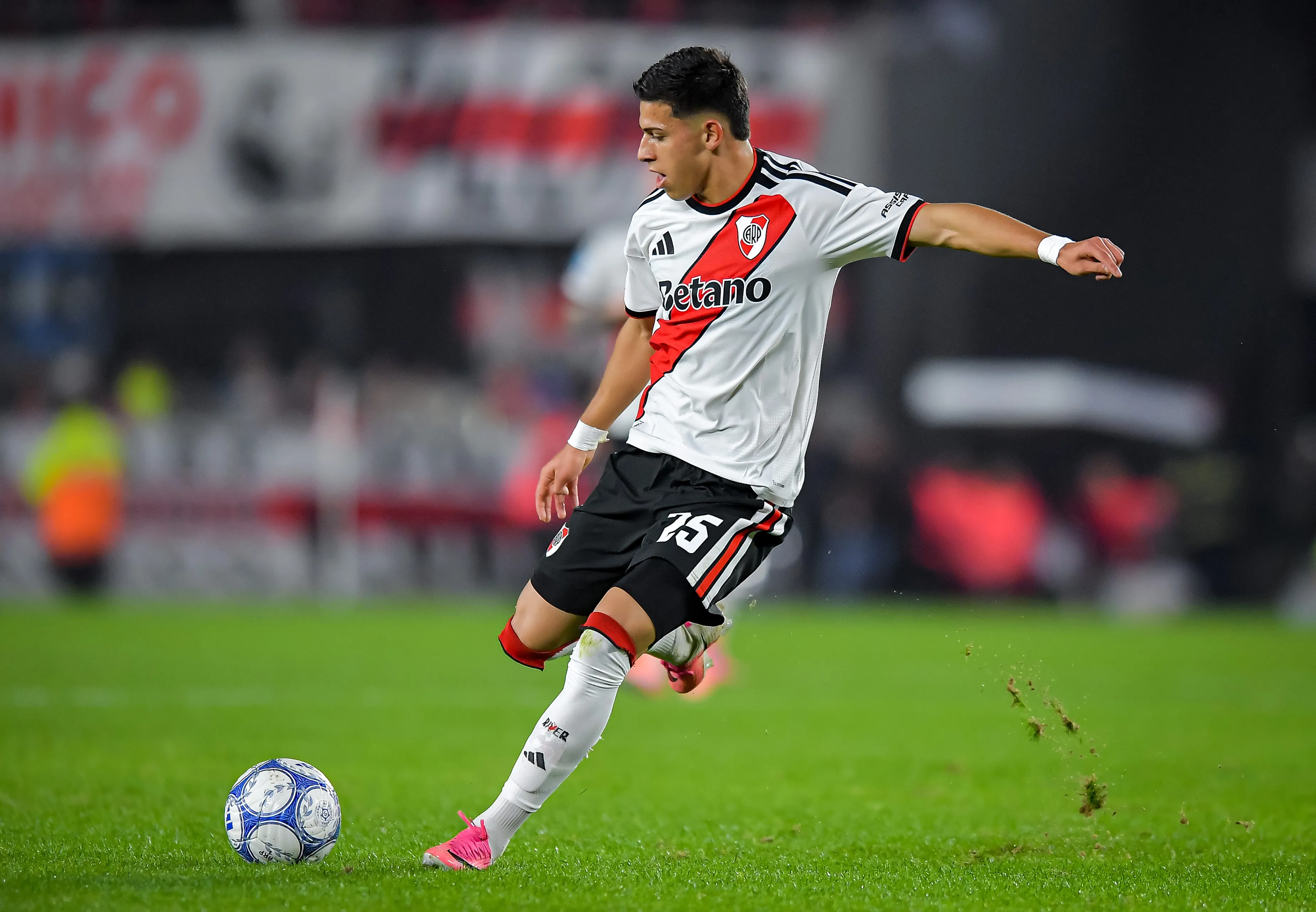Lautaro Pereyra sumaría minutos y sería titular por primera vez con Leonardo Ponzio. (Getty Images)