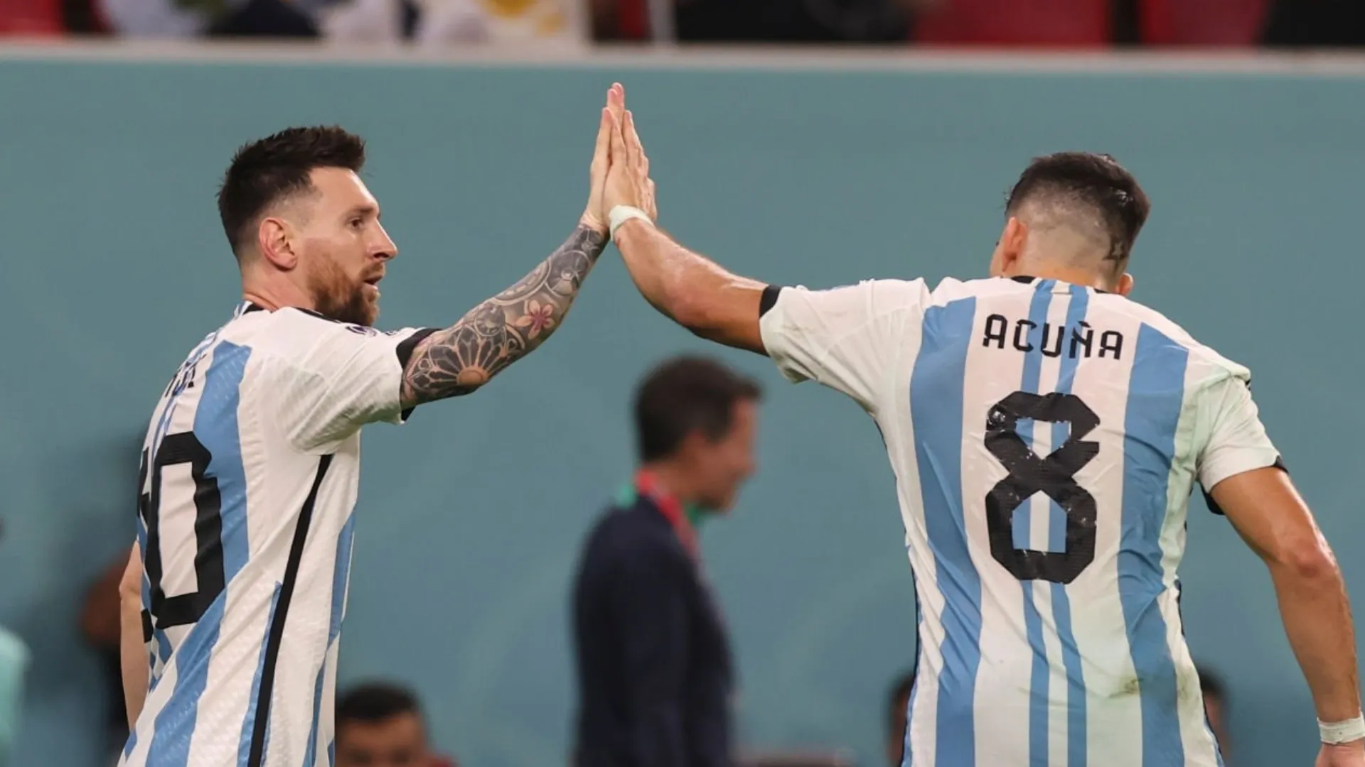 Messi, junto al Huevo Acuña.