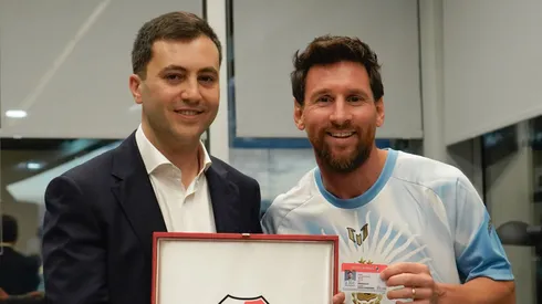 El 10 de la Selección fue galardonado en Núñez.