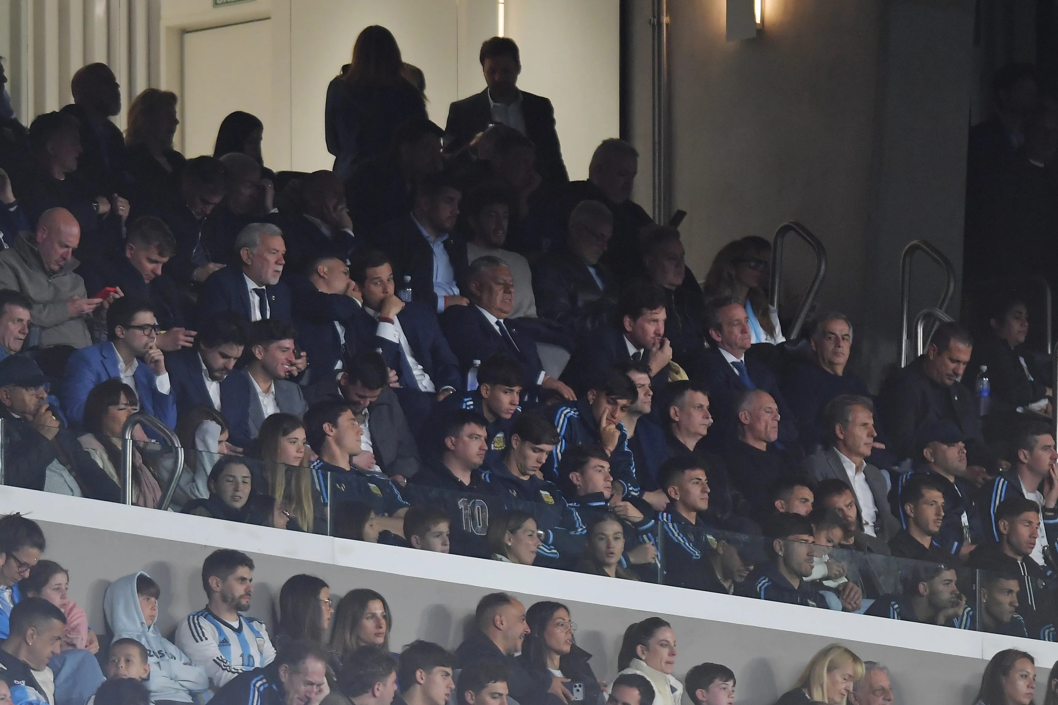 Tapia estuvo junto a Alejandro Domínguez, presidente de la Conmebol, en el Monumental. (Getty Images)