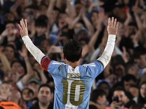 Se hizo viral: qué significa la bandera con el minuto 121:17 que apareció en el Monumental en plena despedida de Messi