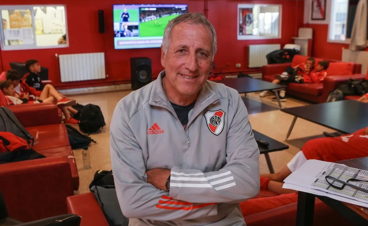 El histórico entrenador dio los motivos de su salida.