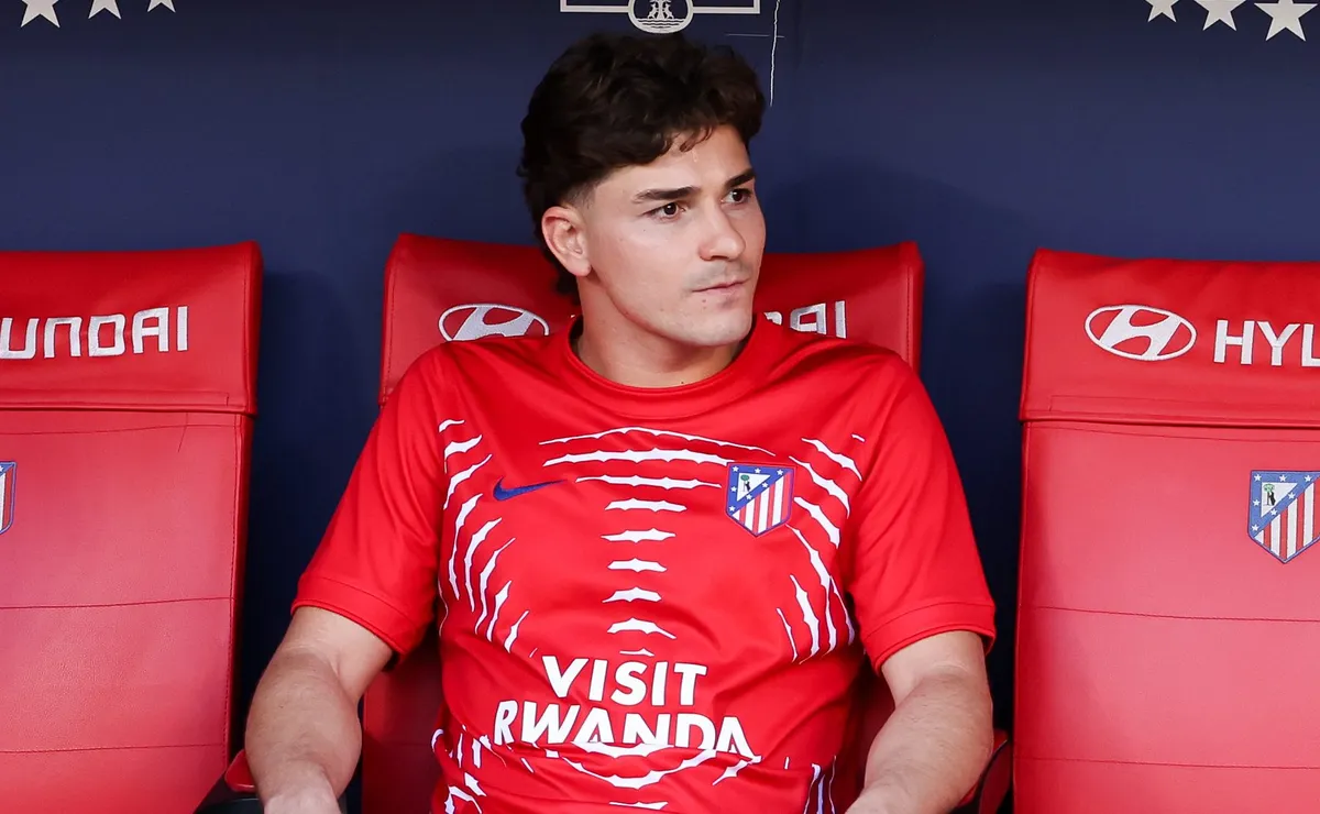 Julián podría ser representado por un ex jugador de la Selección Argentina.
