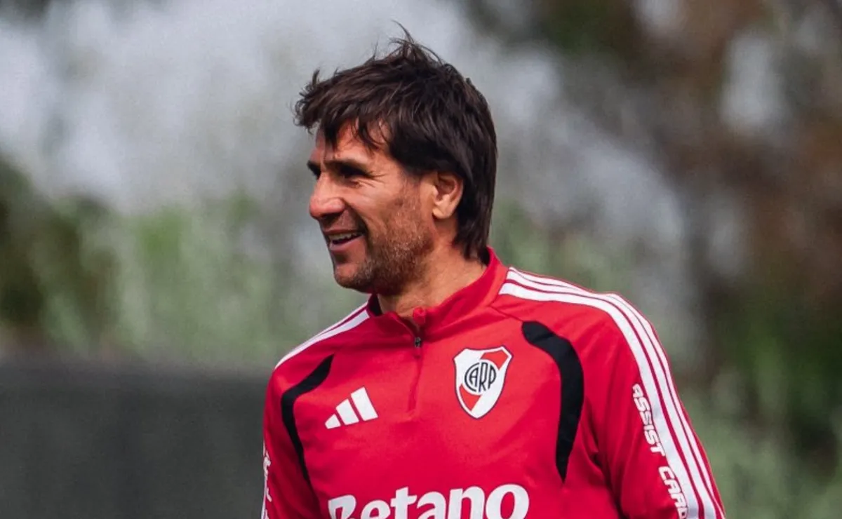 El técnico termina de definir el once.