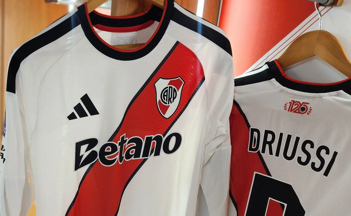 Vestuario listo en el Monumental.