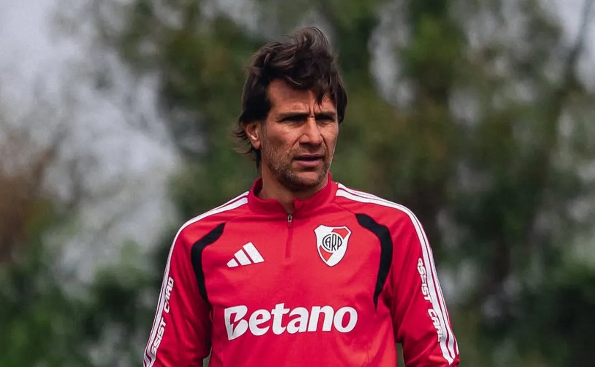 Ponzio empieza a definir el once.