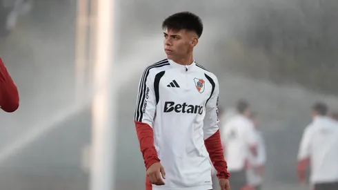Santiago Espíndola fue citado ante Sarmiento y podría debutar en la Primera de River.