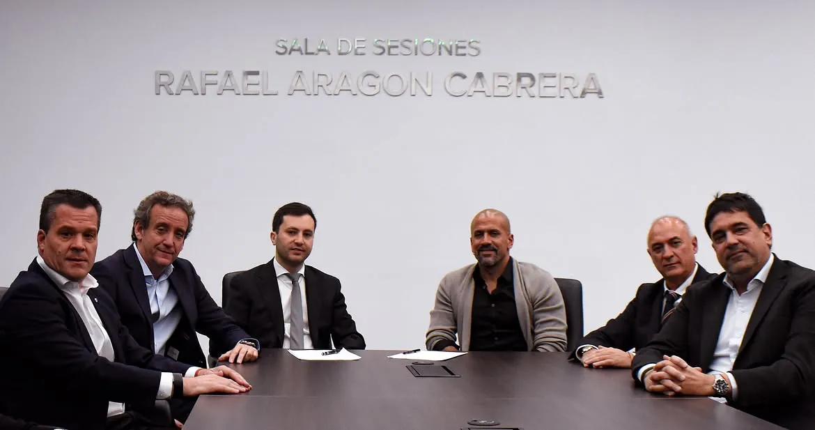 Postal del encuentro entre dirigentes de River y Estudiantes.