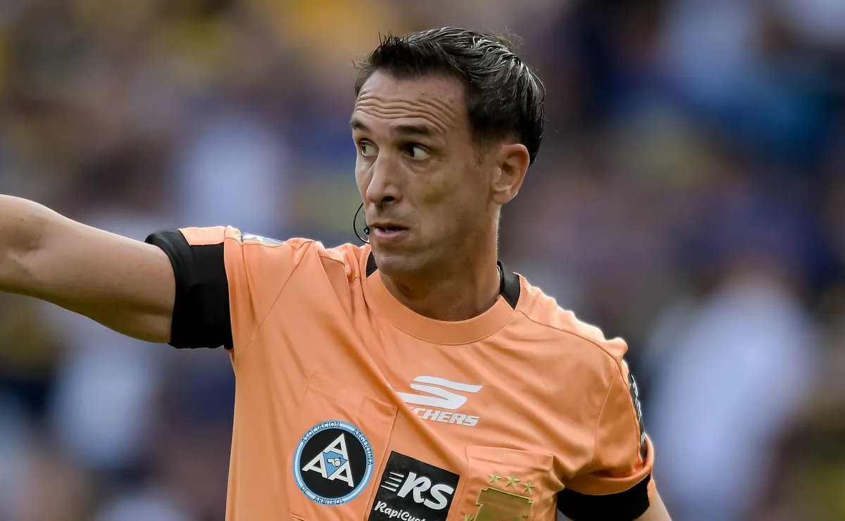 Dóvalo dirigió a River en seis ocasiones, con cuatro victorias y dos empates.