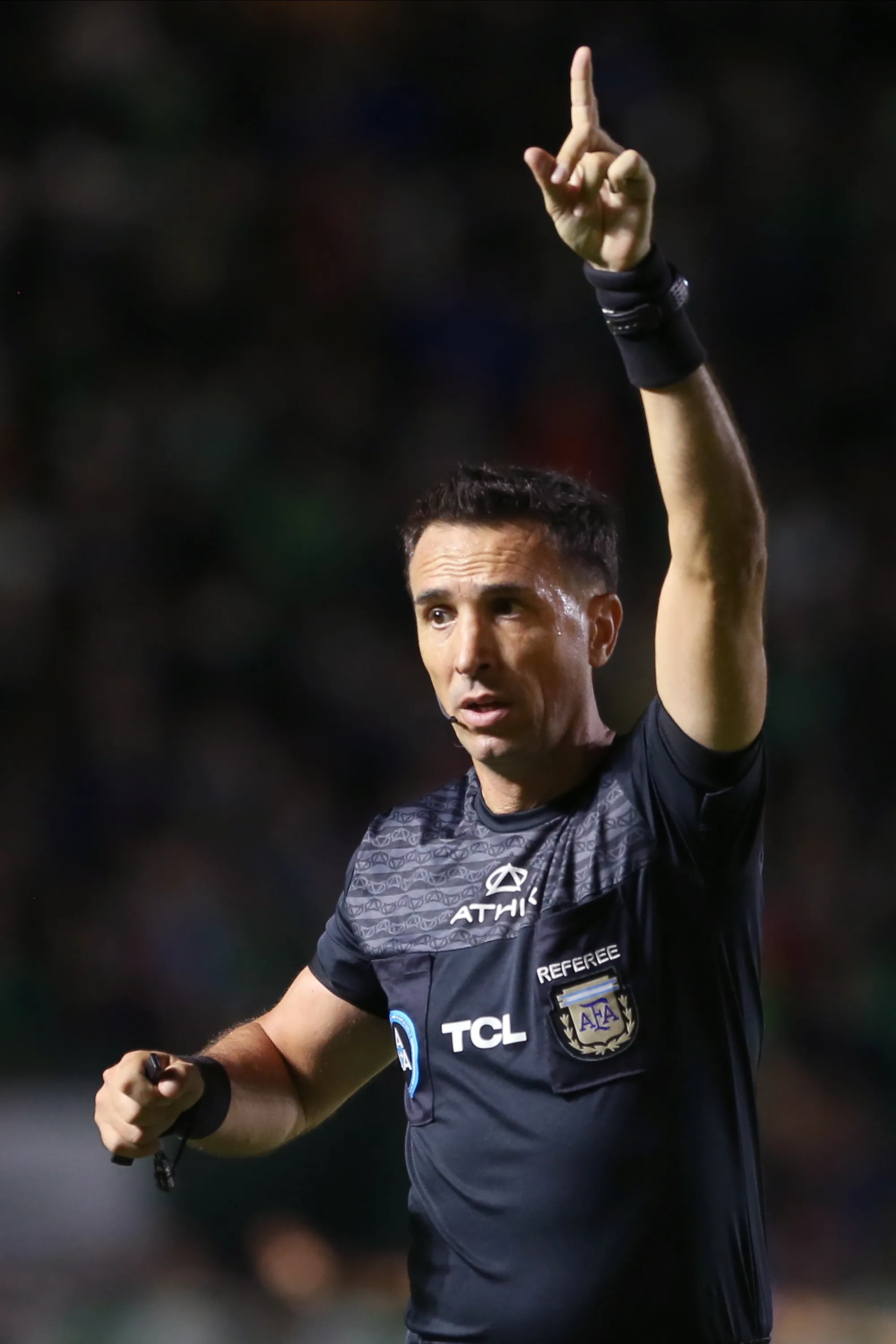 Dóvalo quedó en el ojo de la tormenta por sus arbitrajes en partidos de Barracas Central y Boca. (Getty Images)