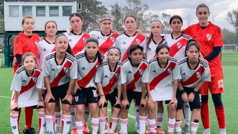 El plantel femenino sub 12 de River que estuvo presente ante Boca. (Foto: River Plate).