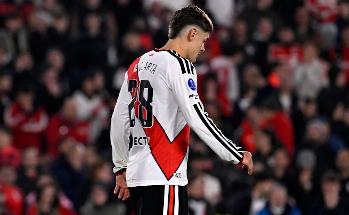 Otro pésimo partido de Martínez Quarta y críticas de los hinchas.