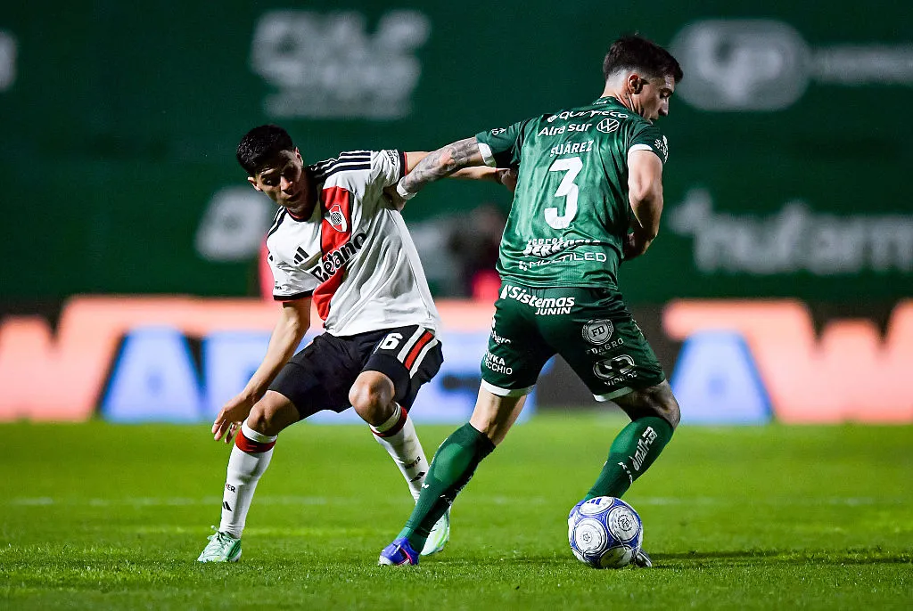 Galván se limitó a cumplir su función de interno pero estuvo lejos de ser el jugador que River necesitaba contra Sarmiento. (Getty Images)