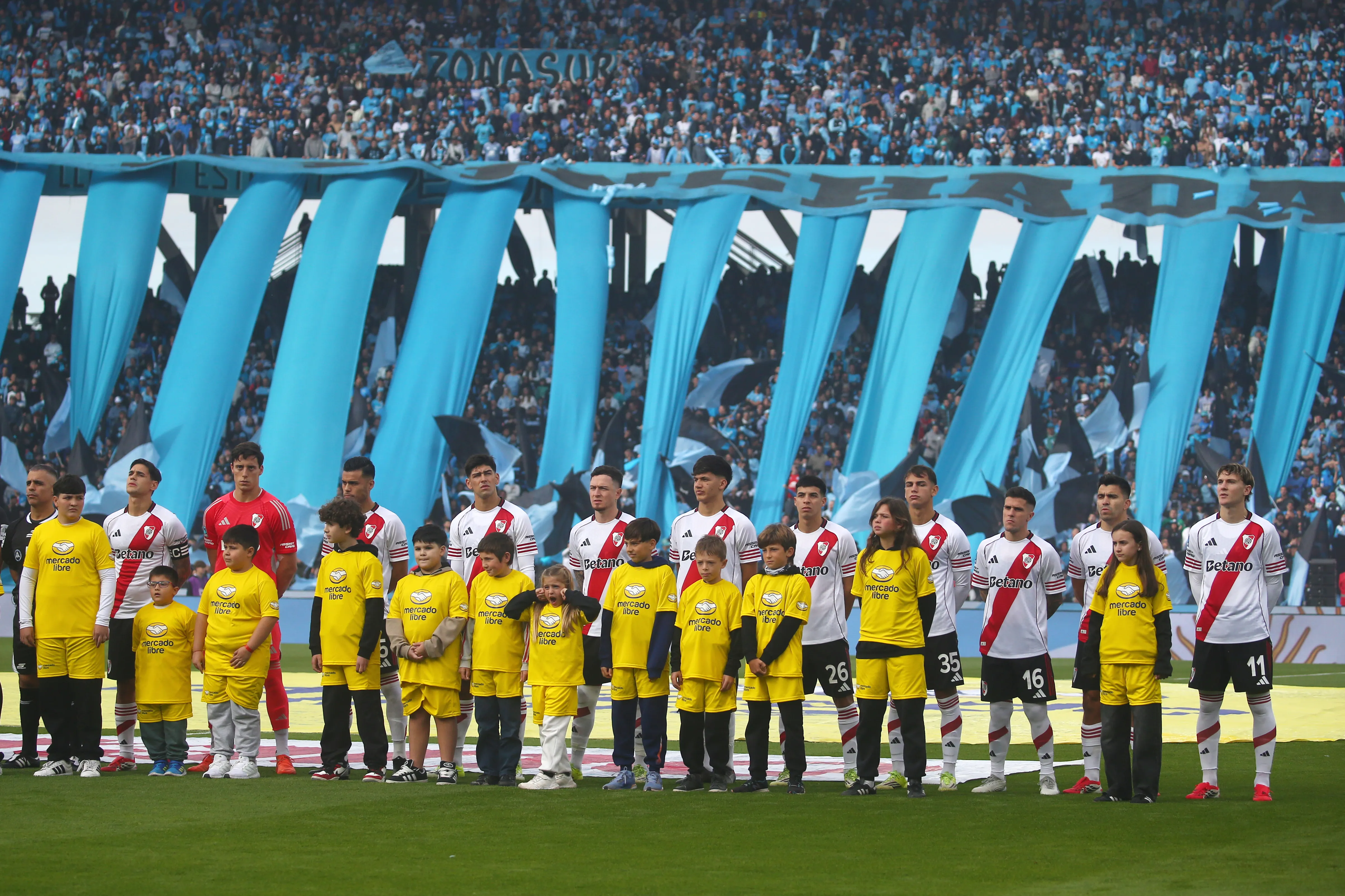 11 de los 23 jugadores que firmaron planilla en la final contra Belgrano ya no está en River. Tampoco Coudet. (Getty Images)