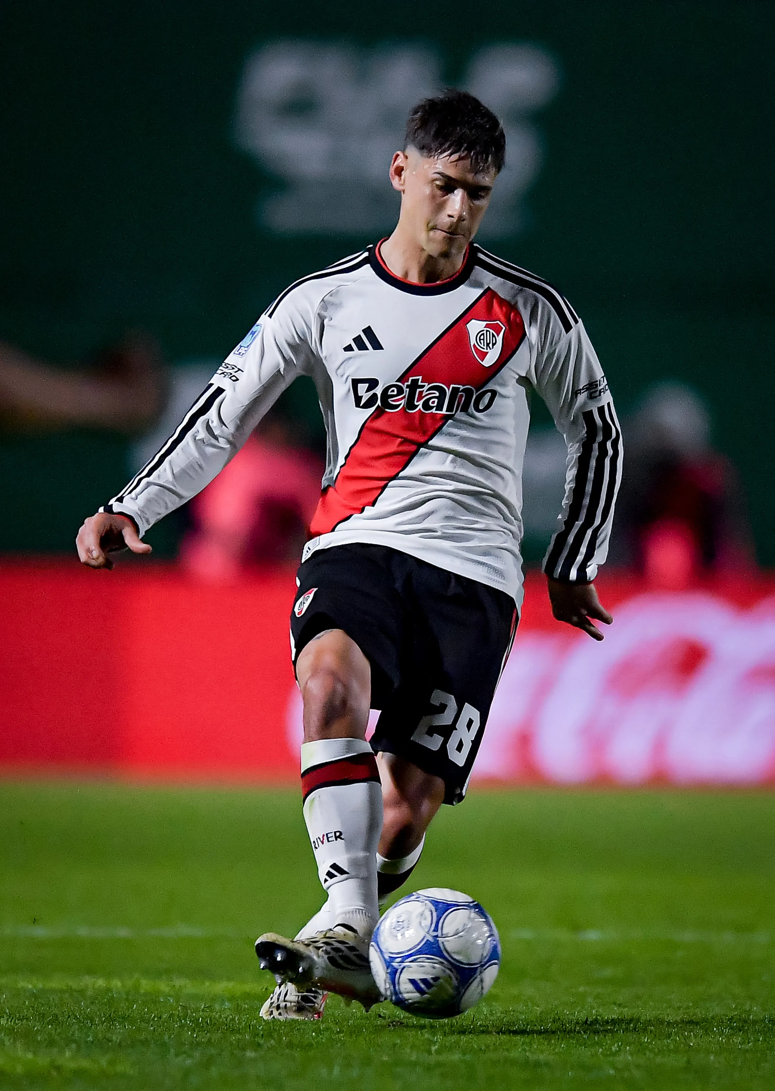 Martínez Quarta fue amonestado contra Rosario Central, Tigre, Vélez e Independiente Rivadavia. (Getty Images)