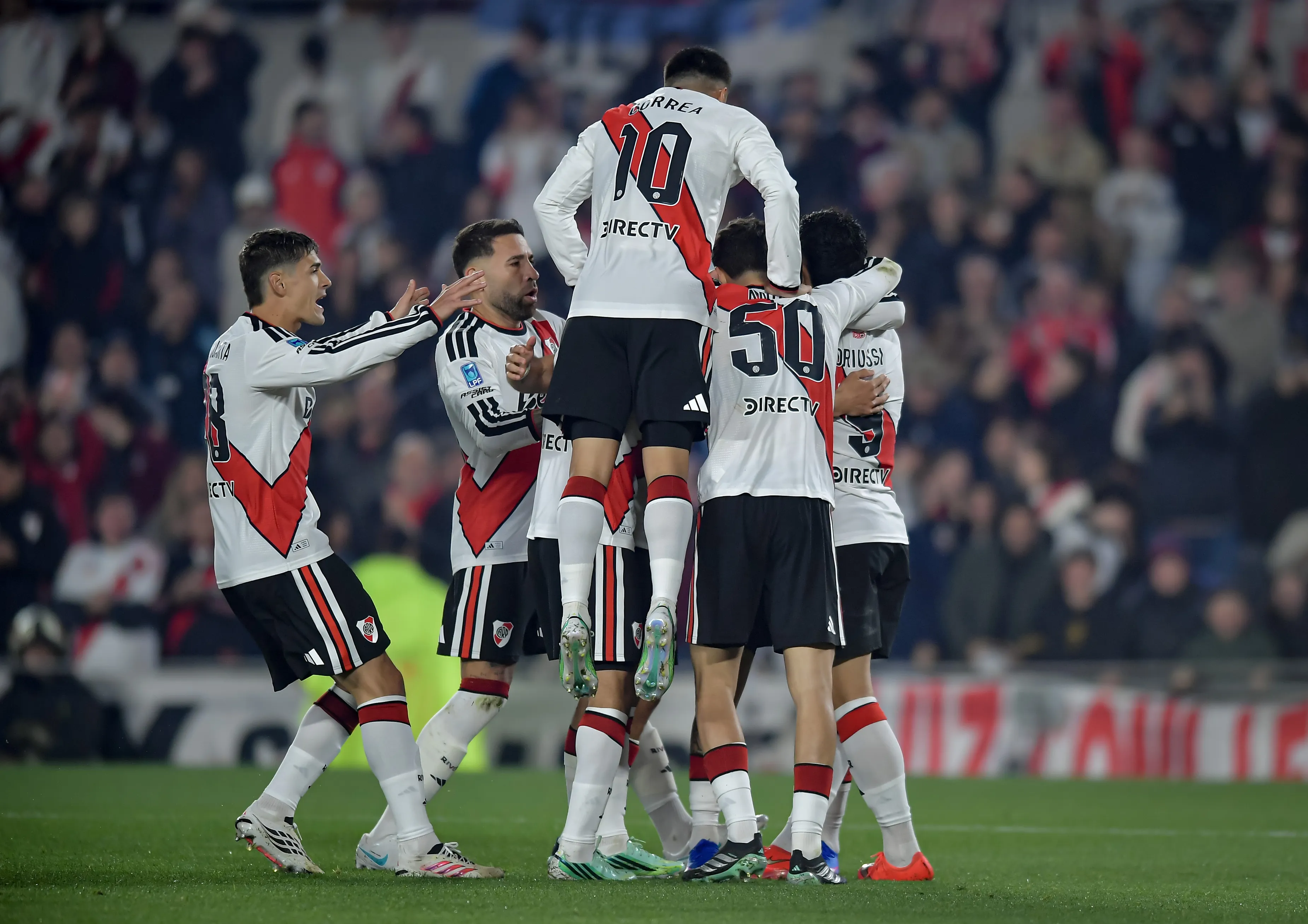 River está obligado a ganar para volver a meterse en playoffs y acercarse a los puestos de clasificación a la Libertadores por la tabla anual. (Getty Images)