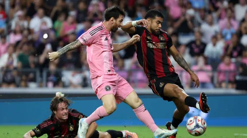 Paulo Díaz y Messi cambiaron camisetas.