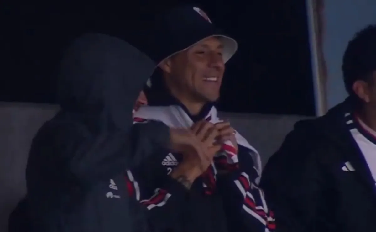 Enzo vivió los goles como un hincha más.