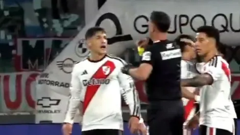Martínez Quarta fue amonestado.
