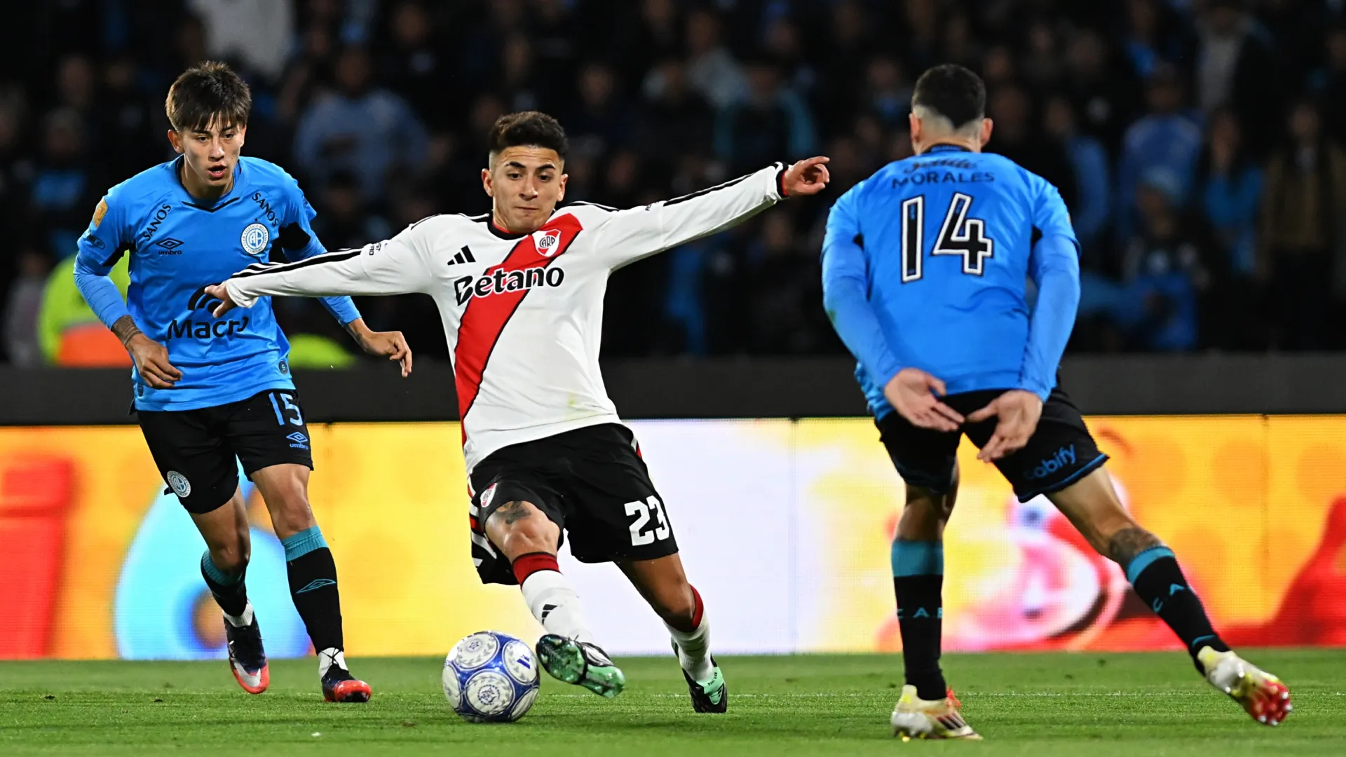 Almada jugó los 90′ en Córdoba y convirtió su tercer gol en 11 partidos en River.