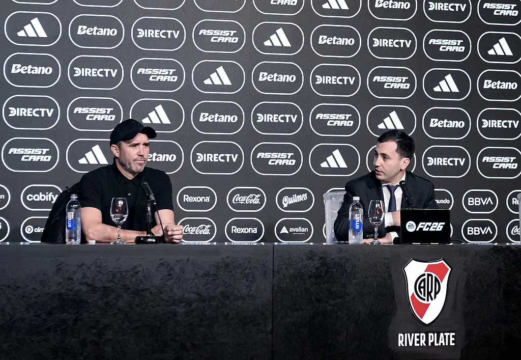 Coudet y Di Carlo el día que el Chacho dejó de ser el técnico.
