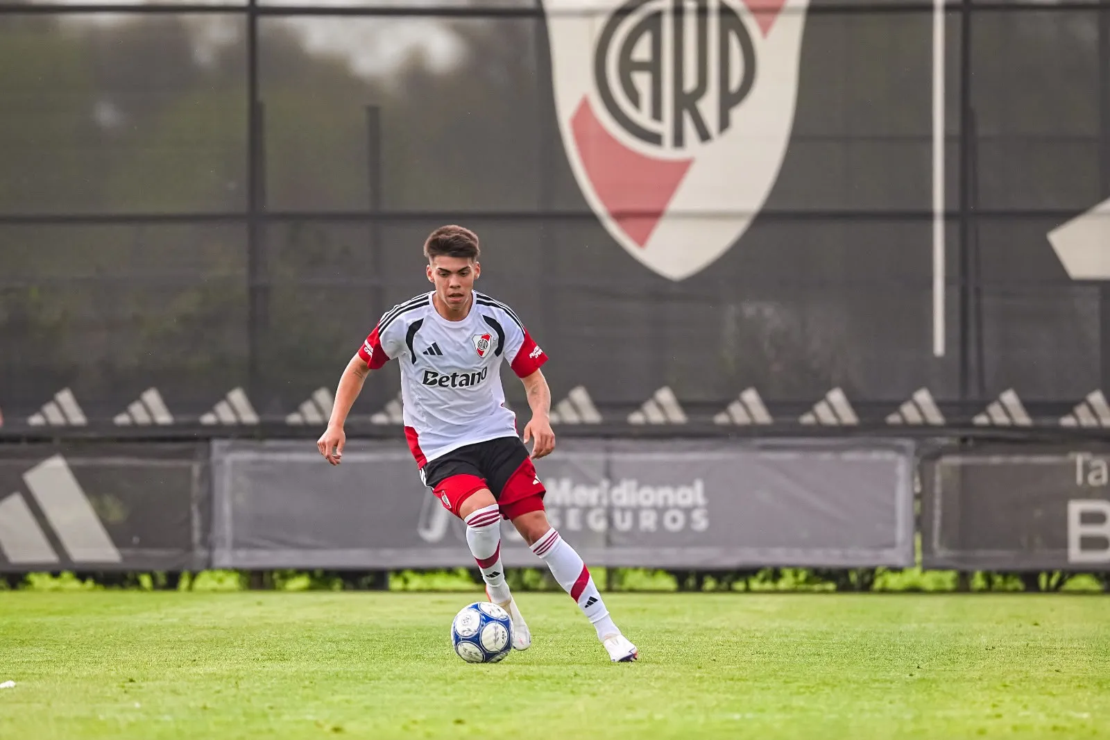 Espíndola jugó ante Ferro y podría debutar ante Racing.