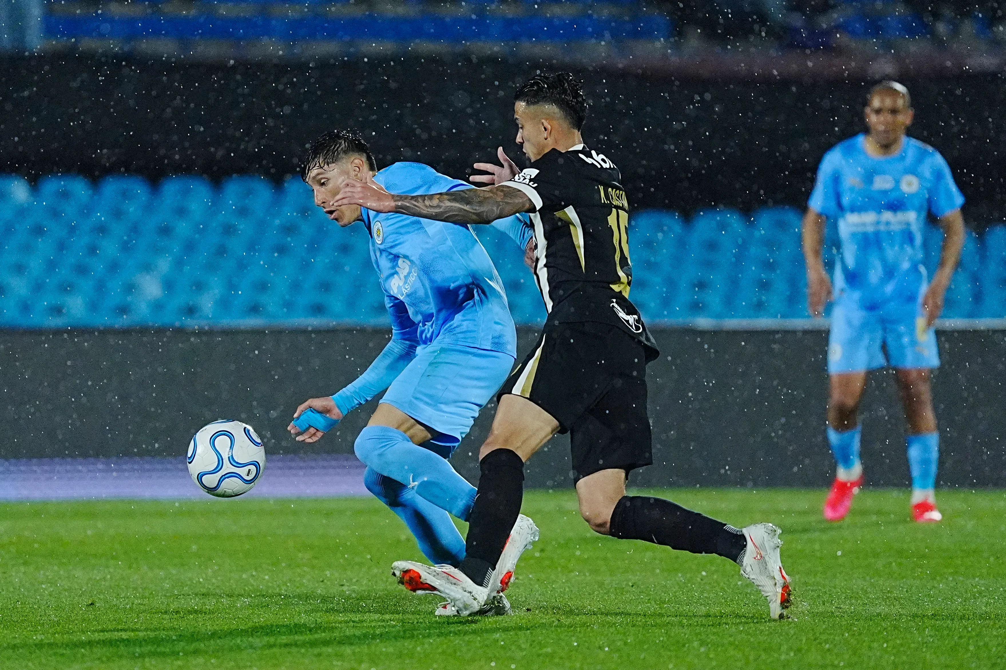 Kevin Castaño durante el partido contra Montevideo City Torque por la semifinal de la Sudamericana 2026. (Getty Images)