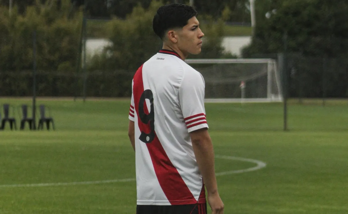 Bruno Cabral lleva anotados 32 goles este año con la Séptima División.