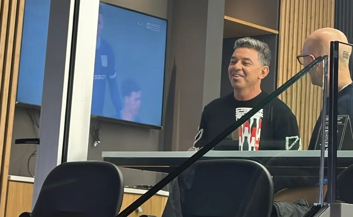 Gallardo, en su palco en el Monumental ante Racing.