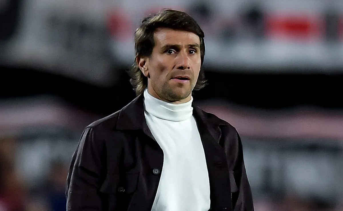 Ponzio ganó cinco de los ocho partidos que dirigió.