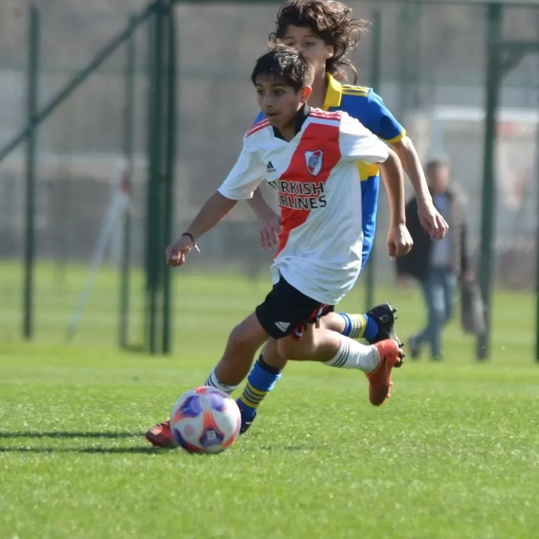 Thiago Marín, juvenil destacado de las inferiores de River.