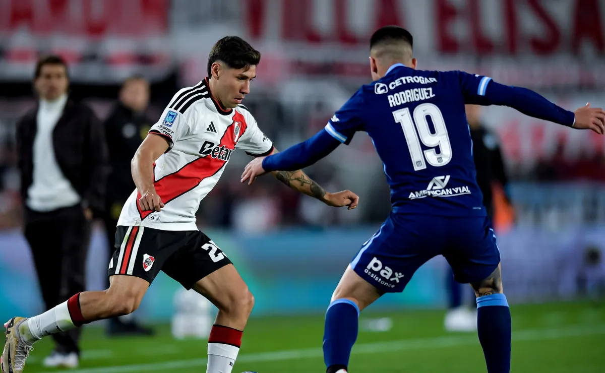 Montiel cuestionó al arbitraje tras otro gol anulado a River.