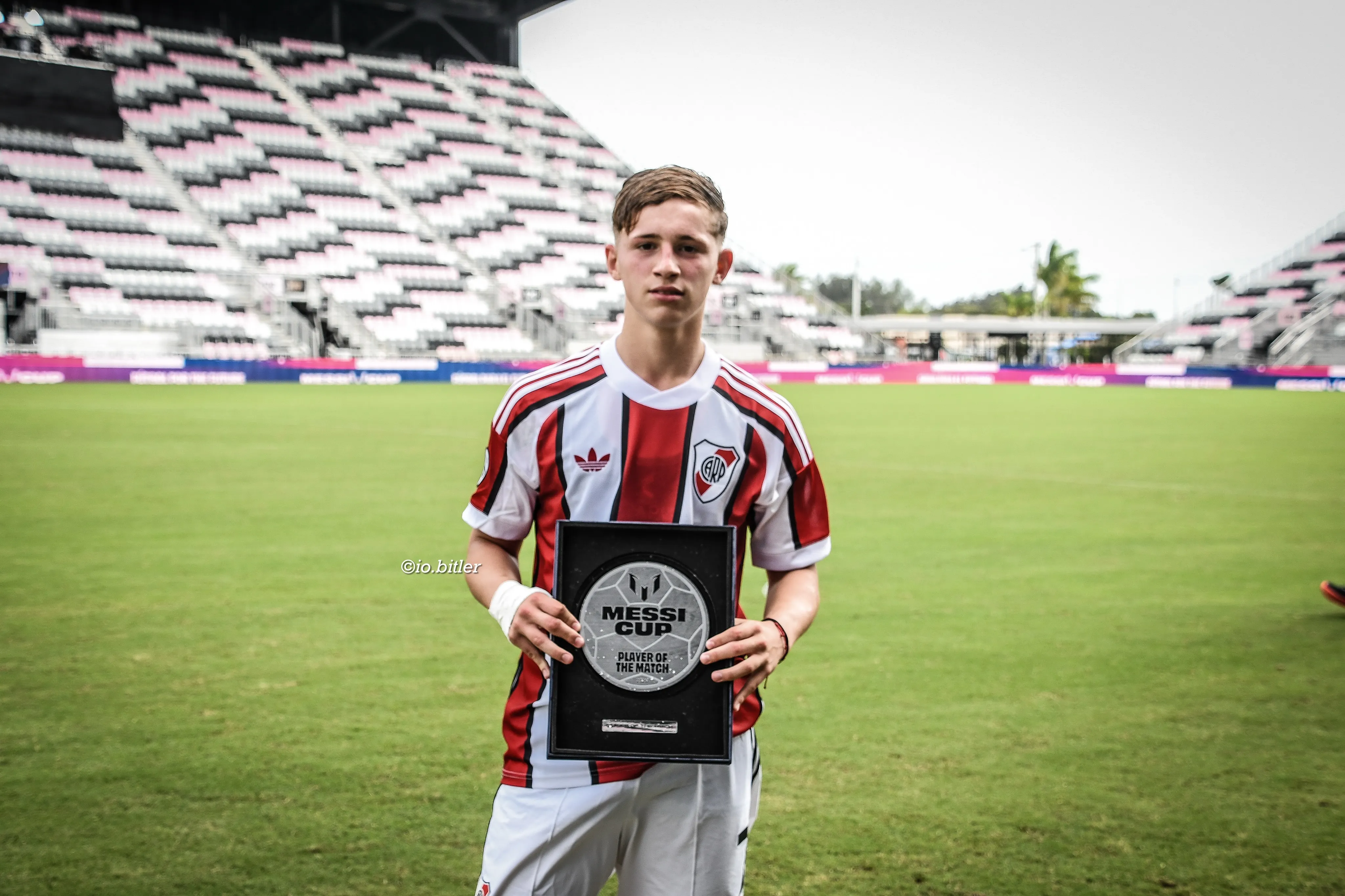 Heraldo Fiorotto, el MVP de River ante Ajax: el delantero marcó los dos goles. Foto: Iona Bitler.