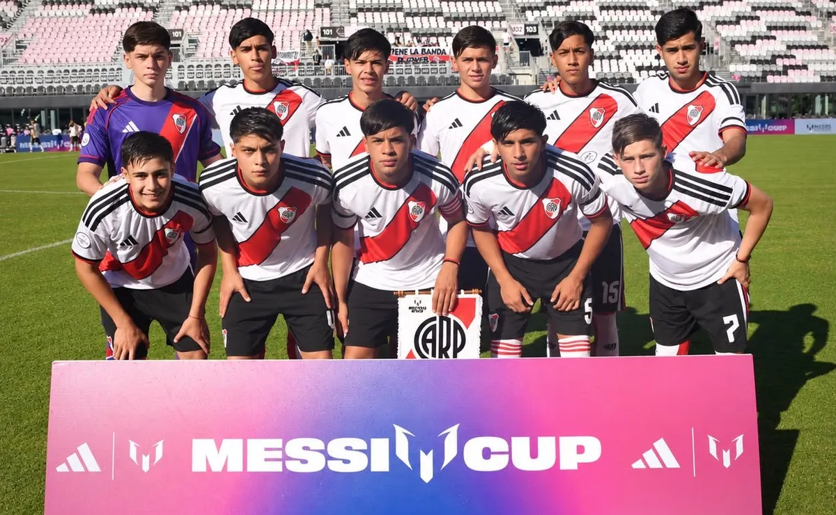 Los pibes de River acumulan tres triunfos y un empate en el campeonato.