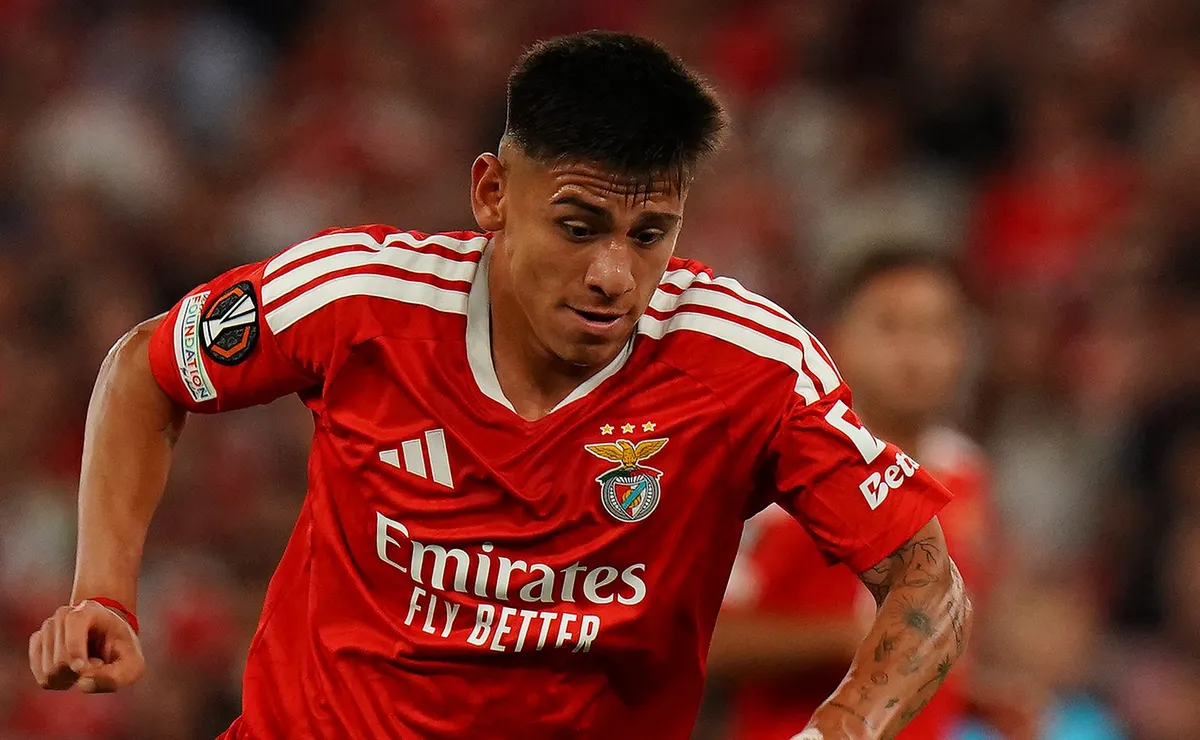 Echeverri está a préstamo en Benfica hasta julio del 2027.