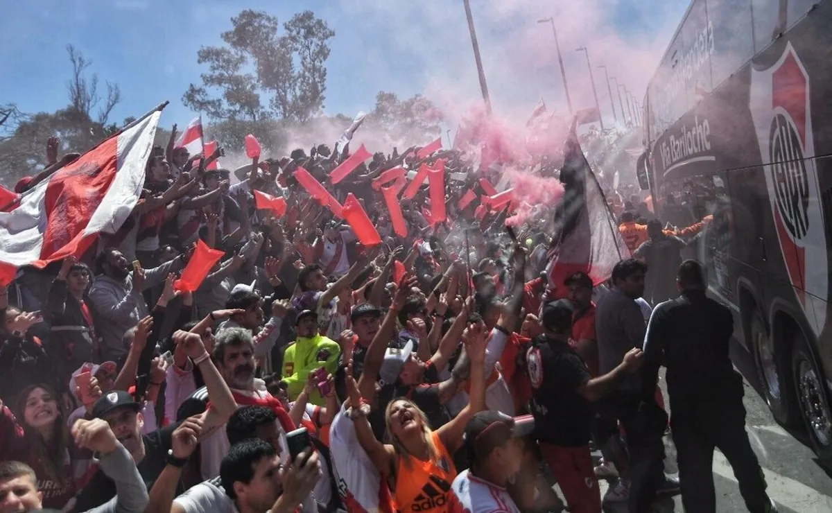 Los detalles del banderazo de River antes del Superclásico.