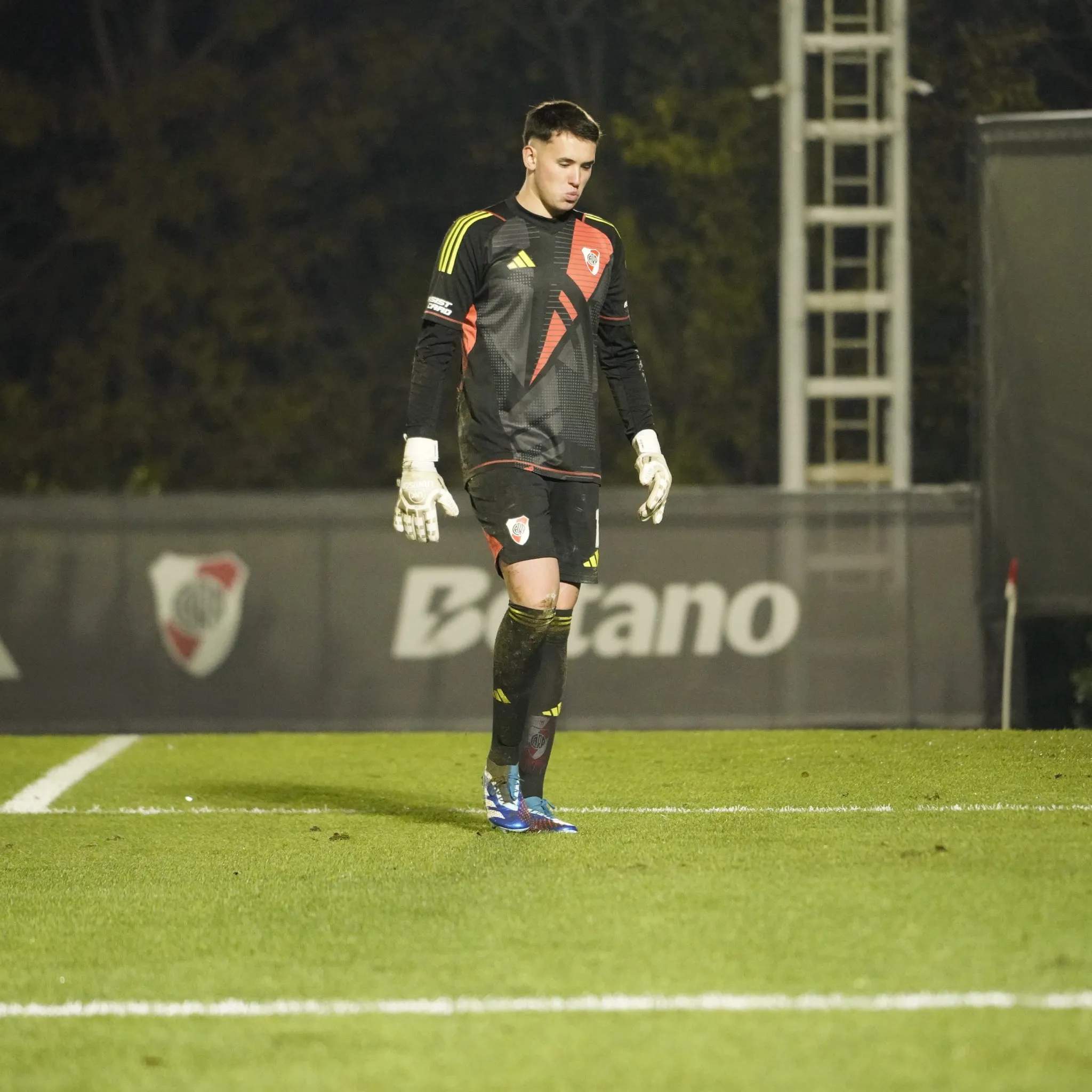 Jaroszewicz integró la lista de la Copa Sudamericana y después fue separado de la Reserva. (Prensa River)